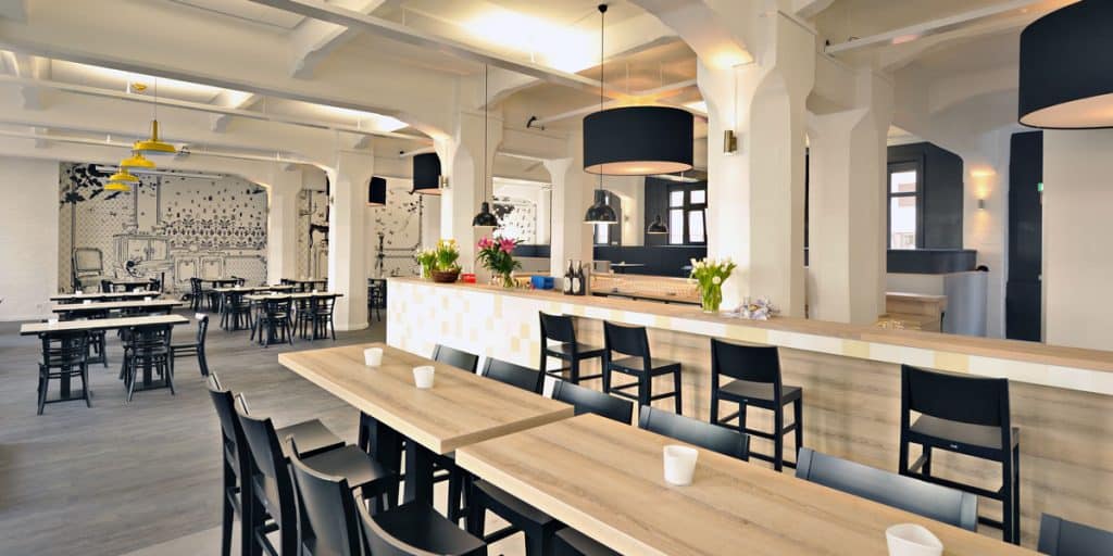 italienisches-catering-hamburg-eventlocation-hammerbrook.jpg Exquisites italienisches Catering-Buffet vom Ristorante Alitalia für Events, Hochzeiten und Firmenfeiern im historischen Industriehof Hamburg.